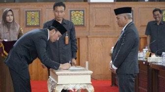 Ketua DPRD Lantik Abdul Jalil, PAW Afif Firmansyah